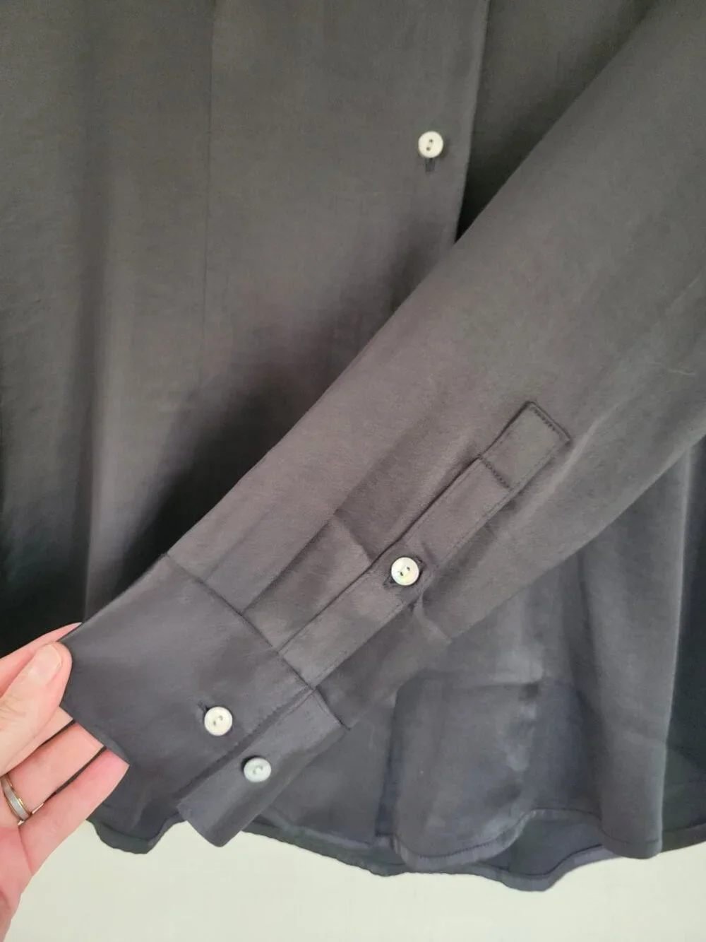 Madewell Darted Satin Button-Up Shirt Charcoal Gray Ecovero sz 2 Polished - Picture 6 of 11